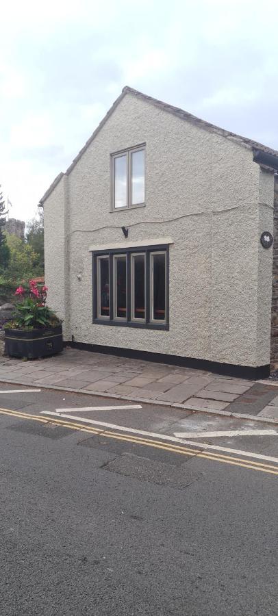 Appartamento Charming 1-Bed Loft In Caerleon Newport  Esterno foto