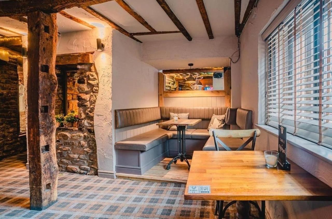 Appartamento Charming 1-Bed Loft In Caerleon Newport  Esterno foto